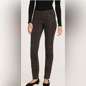 Democracy “Ab” technology Dark Plaid jeans with Side zippers on pockets Size 6